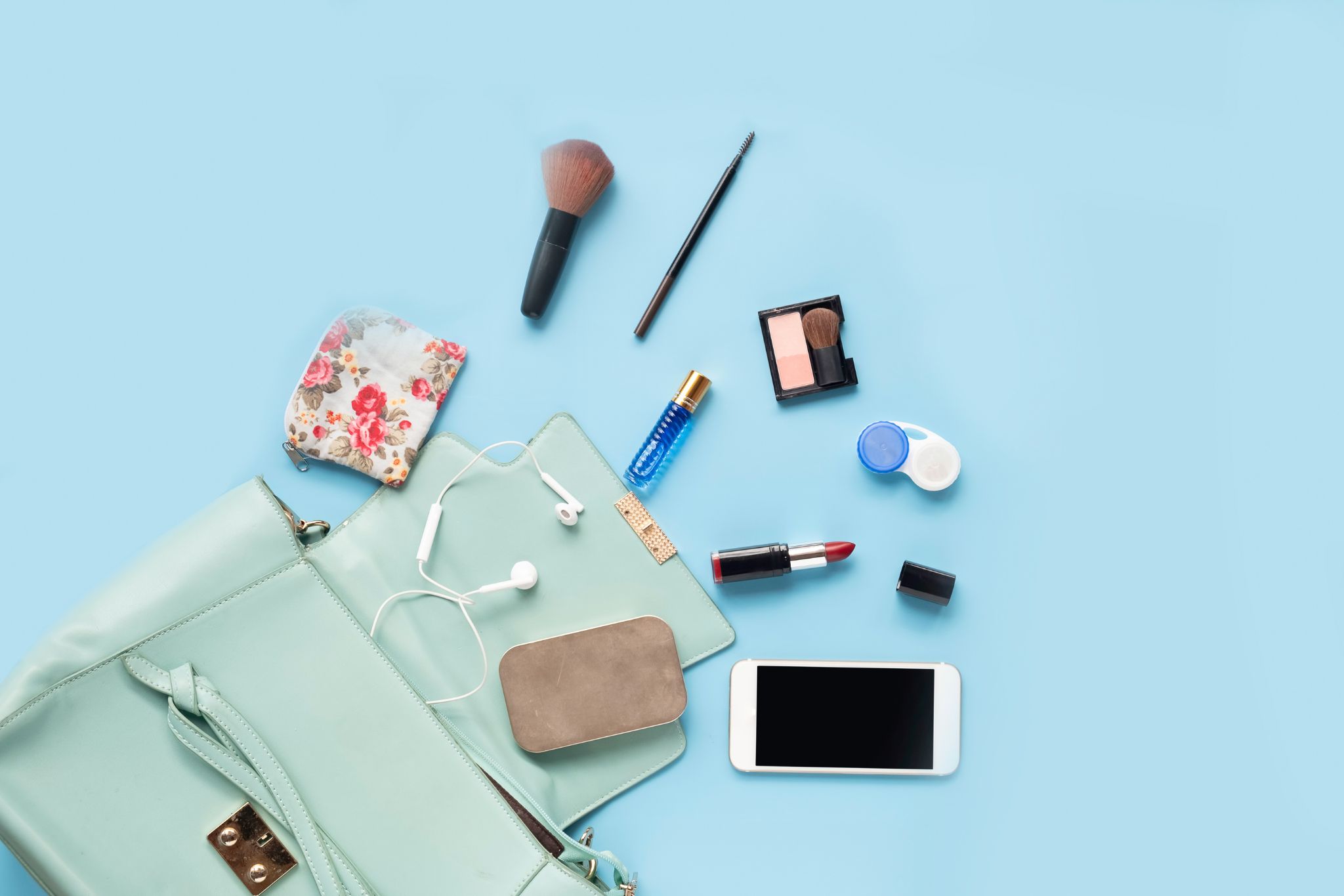 If you are constantly struggling to find things in your purse and are tired of the clutter, here is how to declutter and organize your purse.