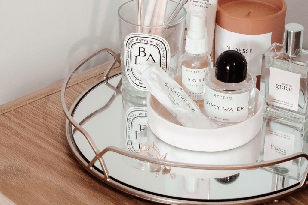 Are you tired of having your toiletries all over the place? Here are aesthetic ways to organize your toiletries.